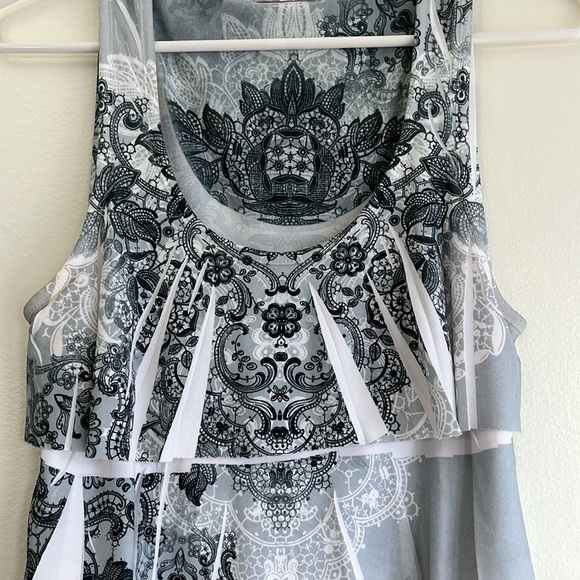 Body Central Boutique size medium  layered blouse with front lining sleeveless - Picture 2 of 11